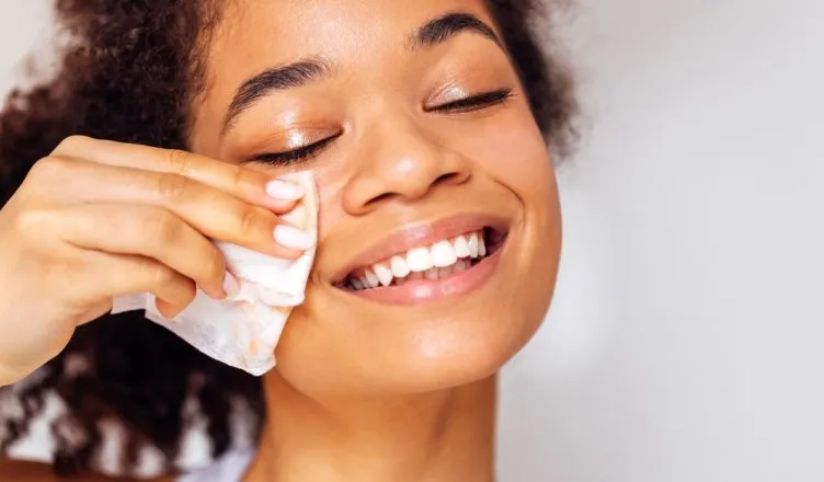 Should I Use Facial Wash Wipes in My Routine? YUNI Beauty